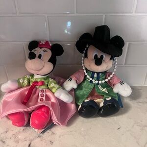 Korean Disney Store Mickey and Minnie Shoulder Pals